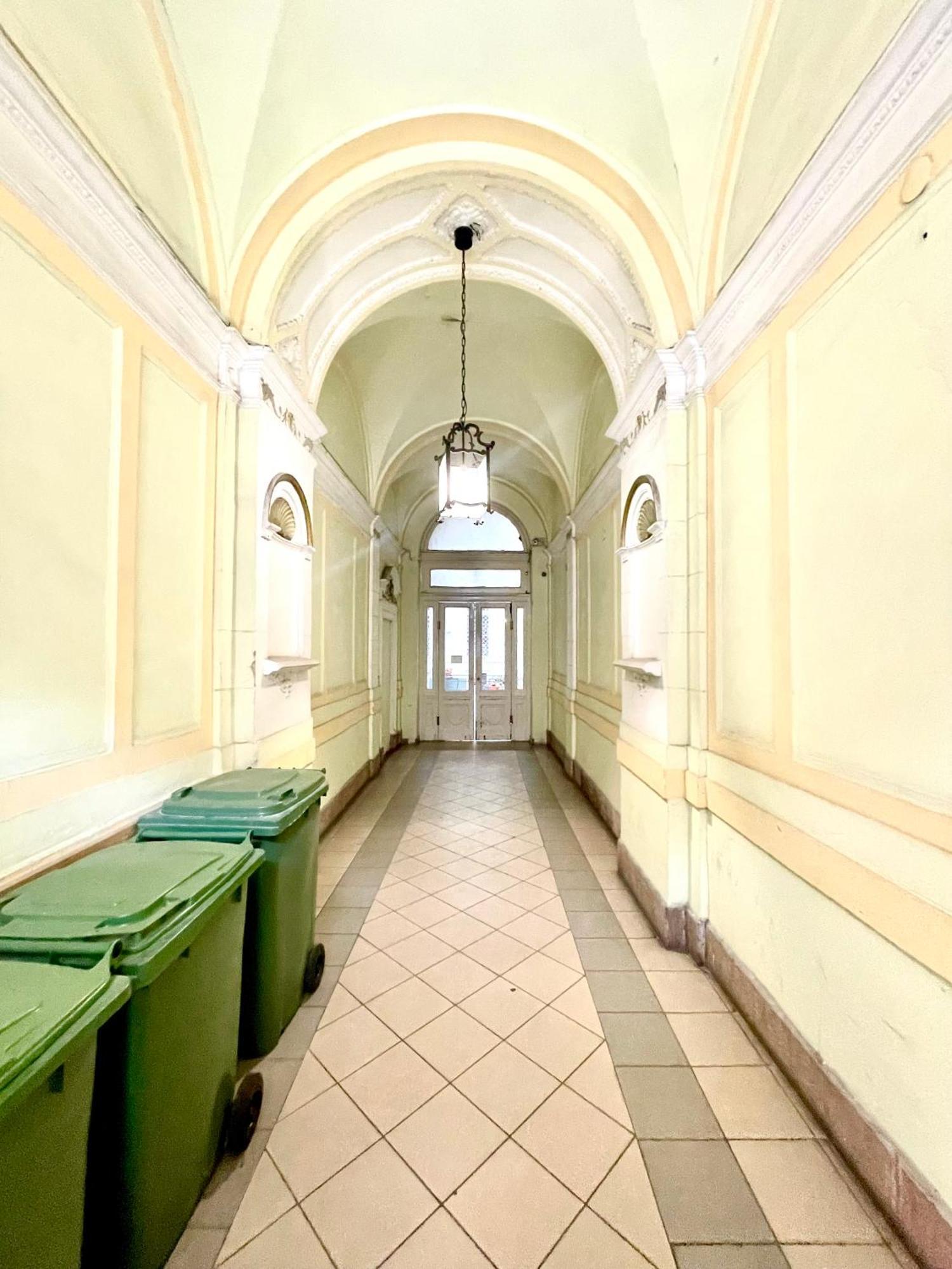 Amazing Swedish 3 Rooms Apartment In The City Center Budapest Exterior foto